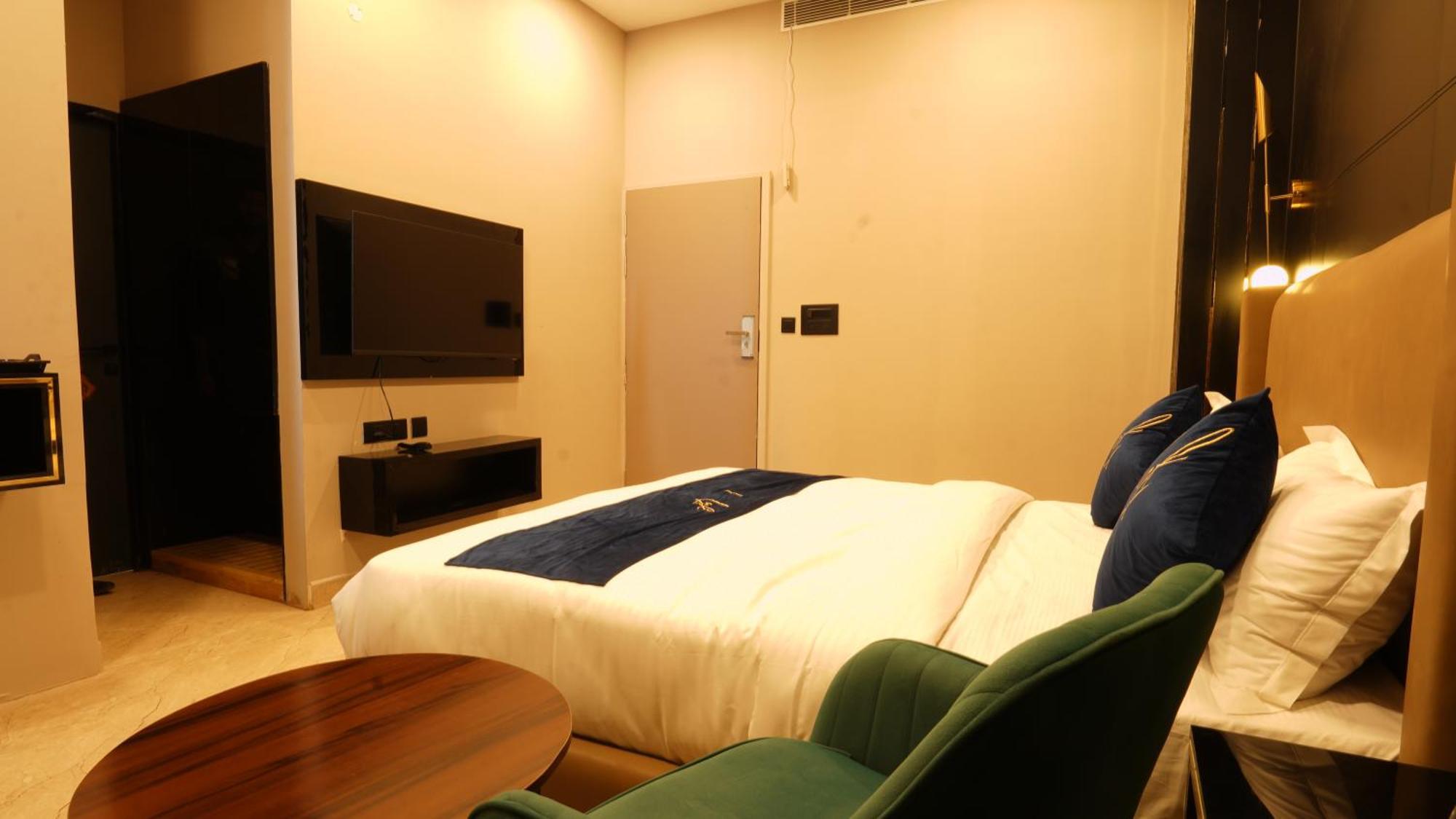 Aquila Grand Suites - Noida Sector 136 Exterior photo